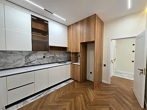 Satılır 2 otaqlı mənzil 81 m²