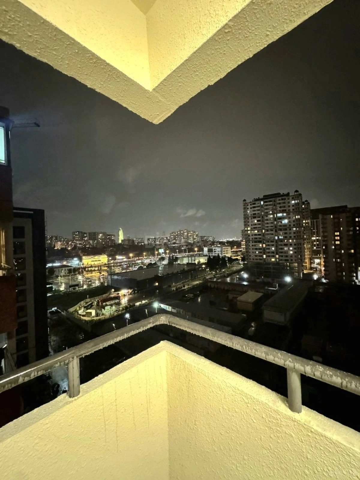 Satılır 2 otaqlı mənzil 81 m²
