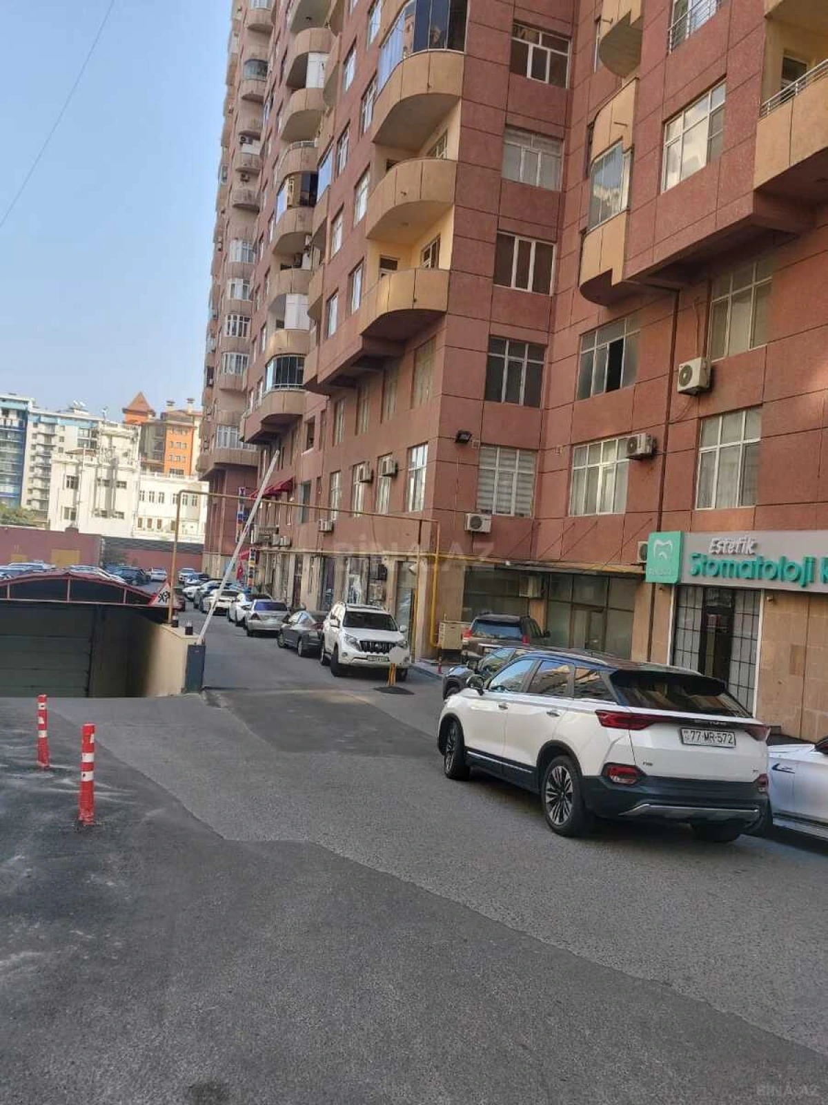 Satılır 3 otaqlı mənzil 156 m²