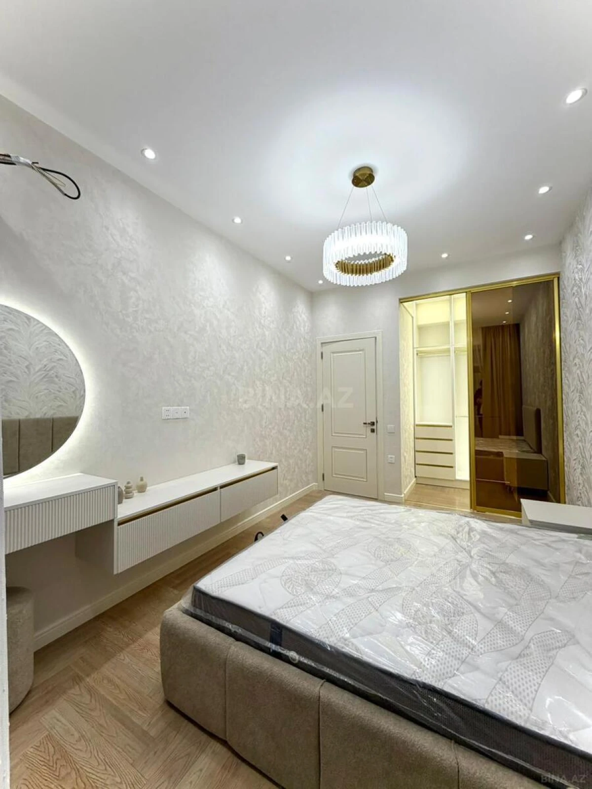 Satılır 2 otaqlı mənzil 85 m²