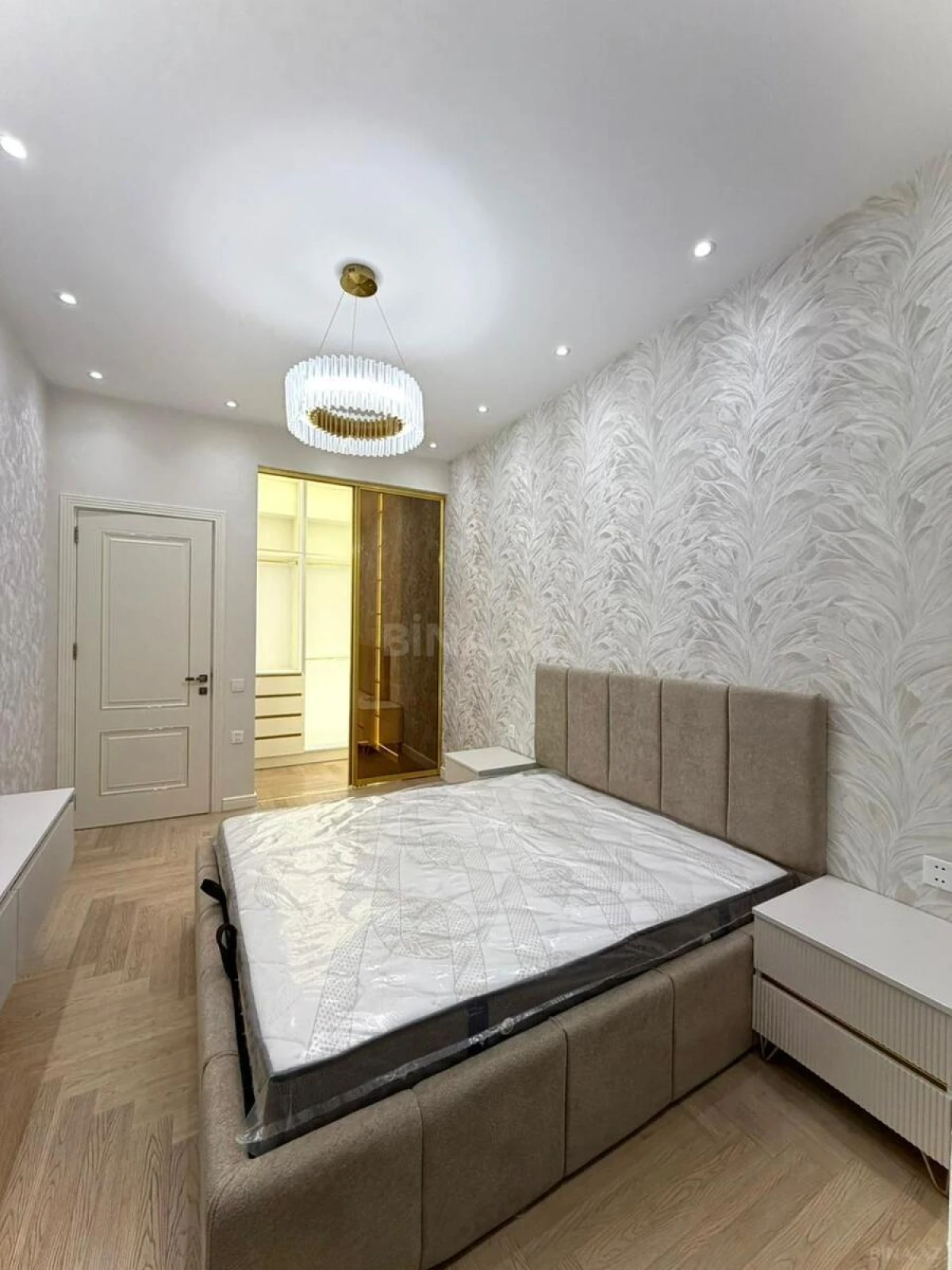 Satılır 2 otaqlı mənzil 85 m²