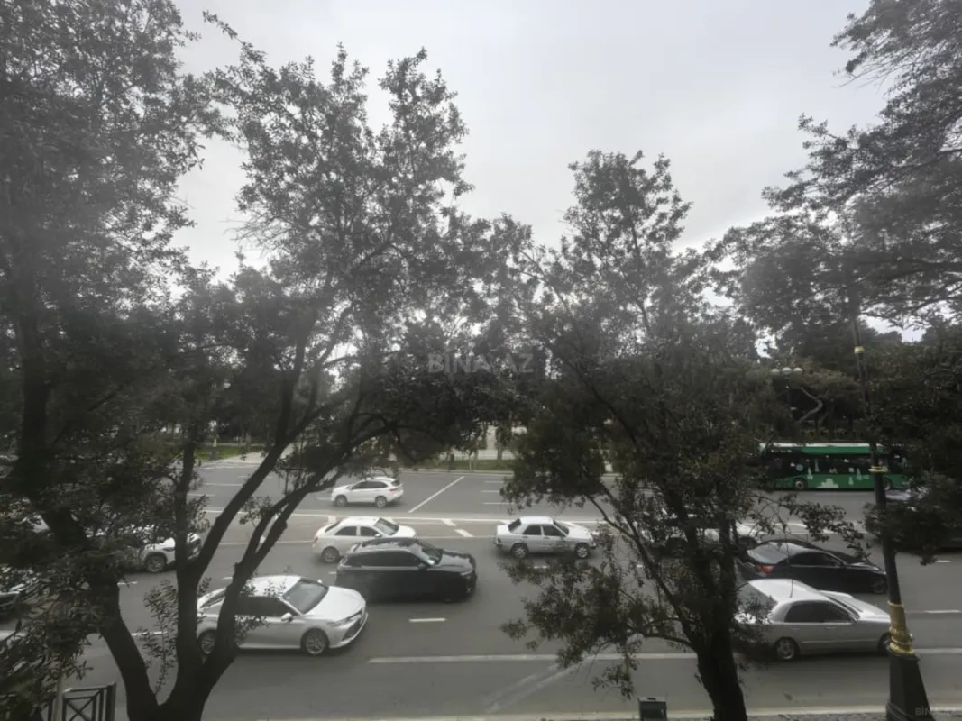 Satılır 3 otaqlı mənzil 126 m²