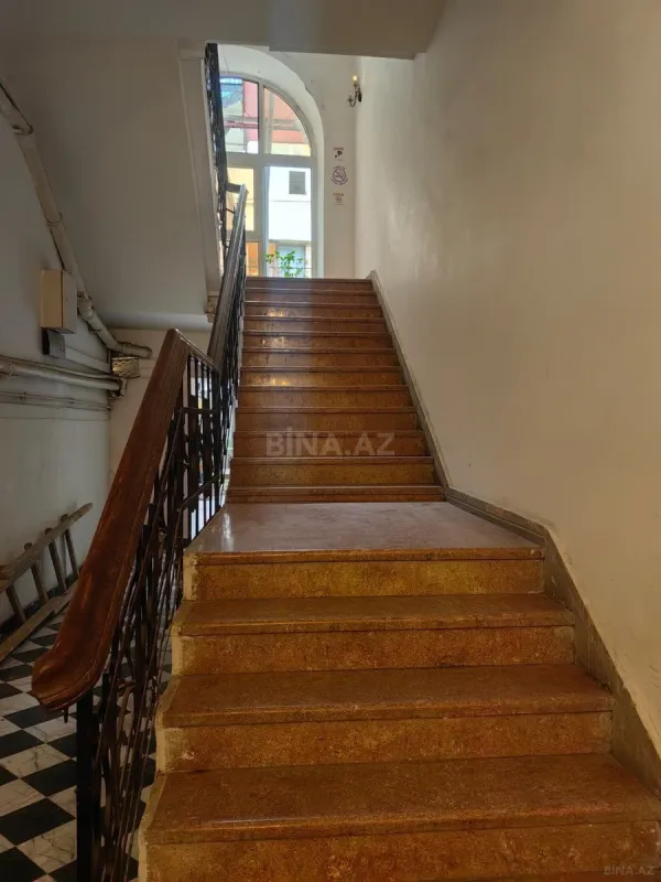 Satılır 3 otaqlı mənzil 126 m²