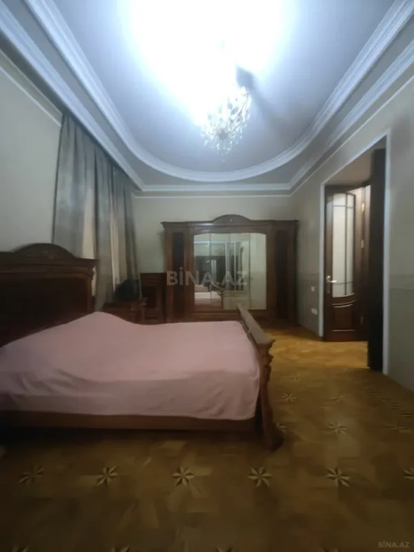 Satılır 3 otaqlı mənzil 126 m²