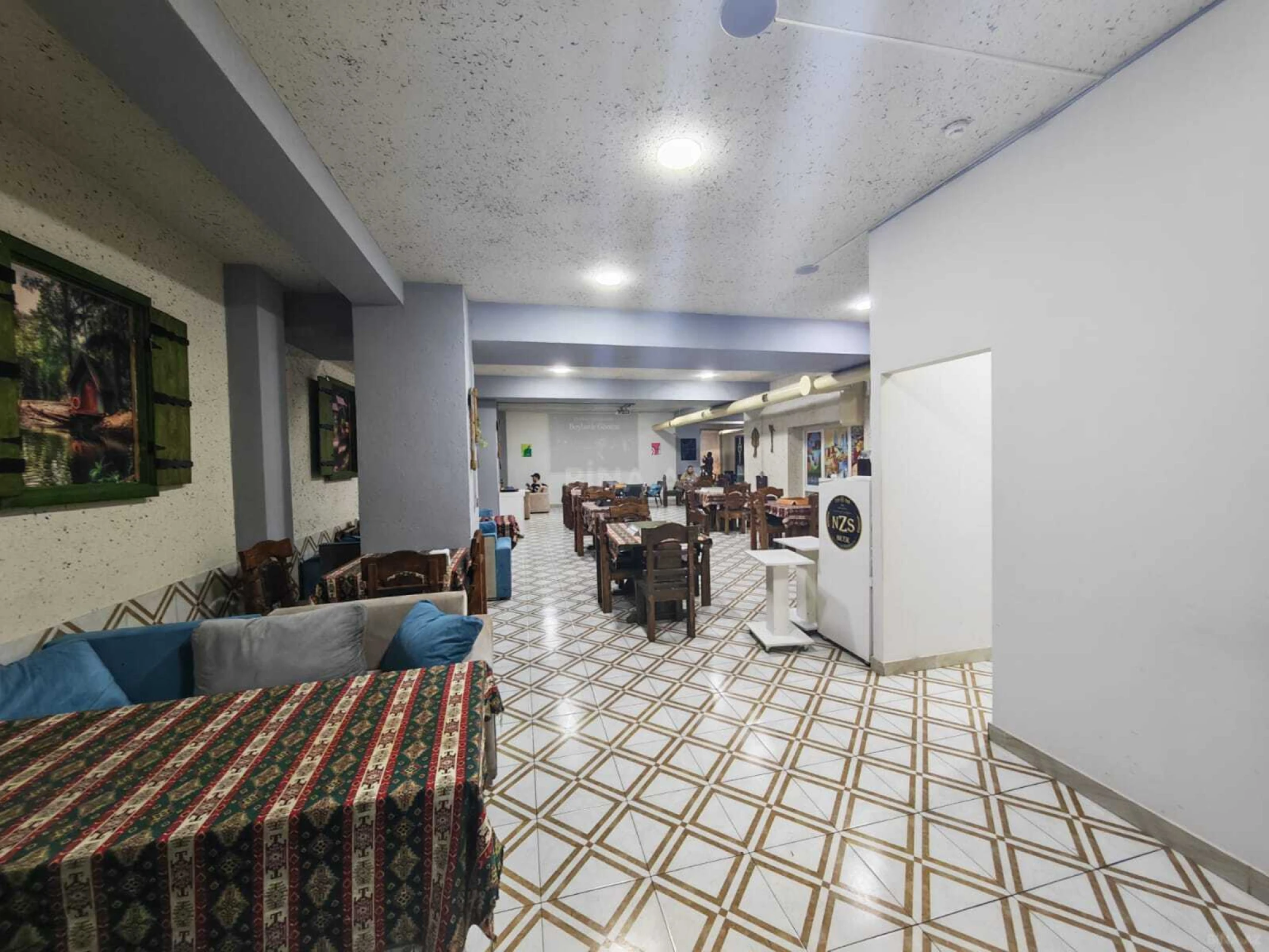 Satılır obyekt 250 m²