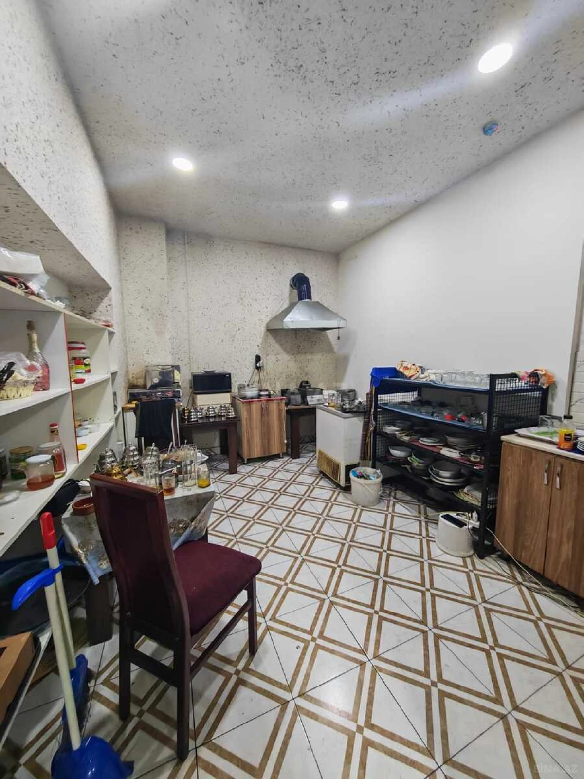 Satılır obyekt 250 m²