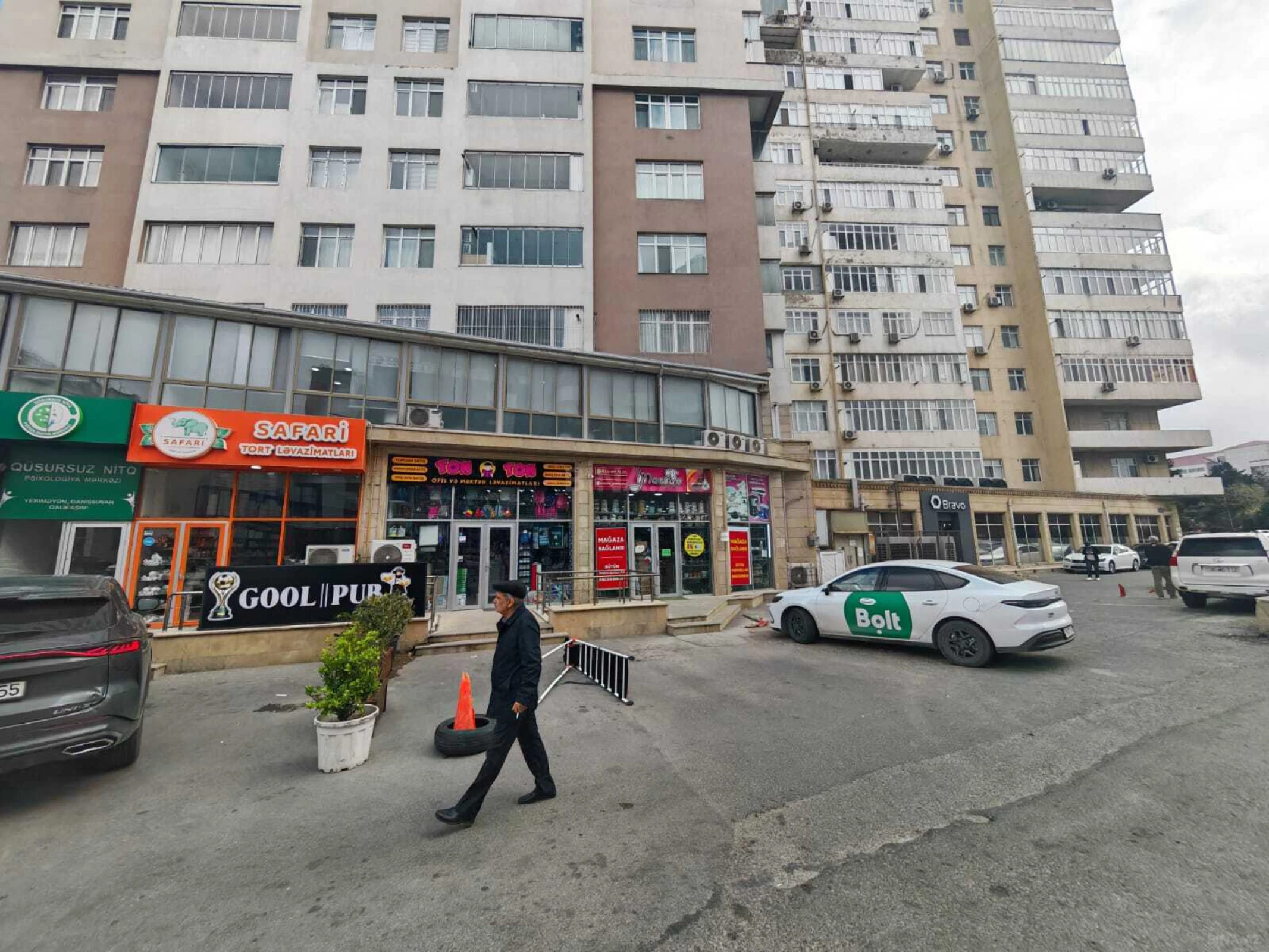 Satılır obyekt 250 m²