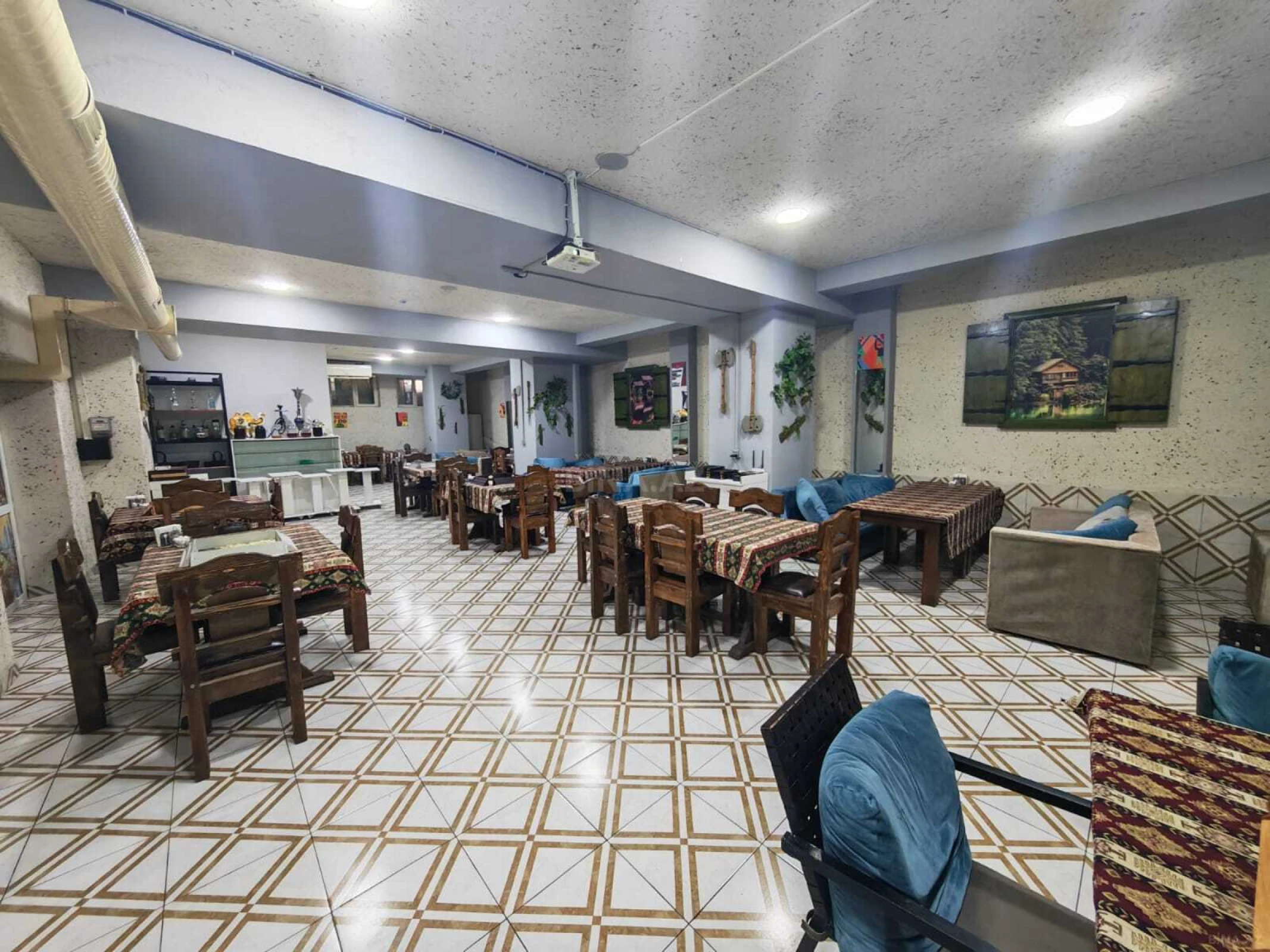 Satılır obyekt 250 m²