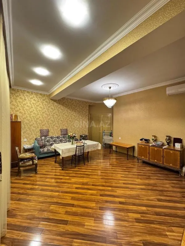 Satılır 3 otaqlı mənzil 125 m²