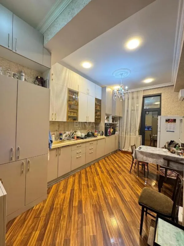 Satılır 3 otaqlı mənzil 125 m²