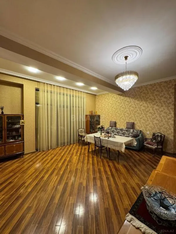 Satılır 3 otaqlı mənzil 125 m²