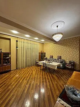 Satılır 3 otaqlı mənzil 125 m²