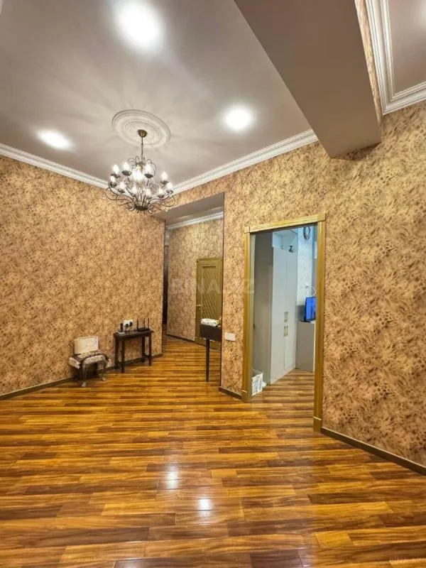 Satılır 3 otaqlı mənzil 125 m²