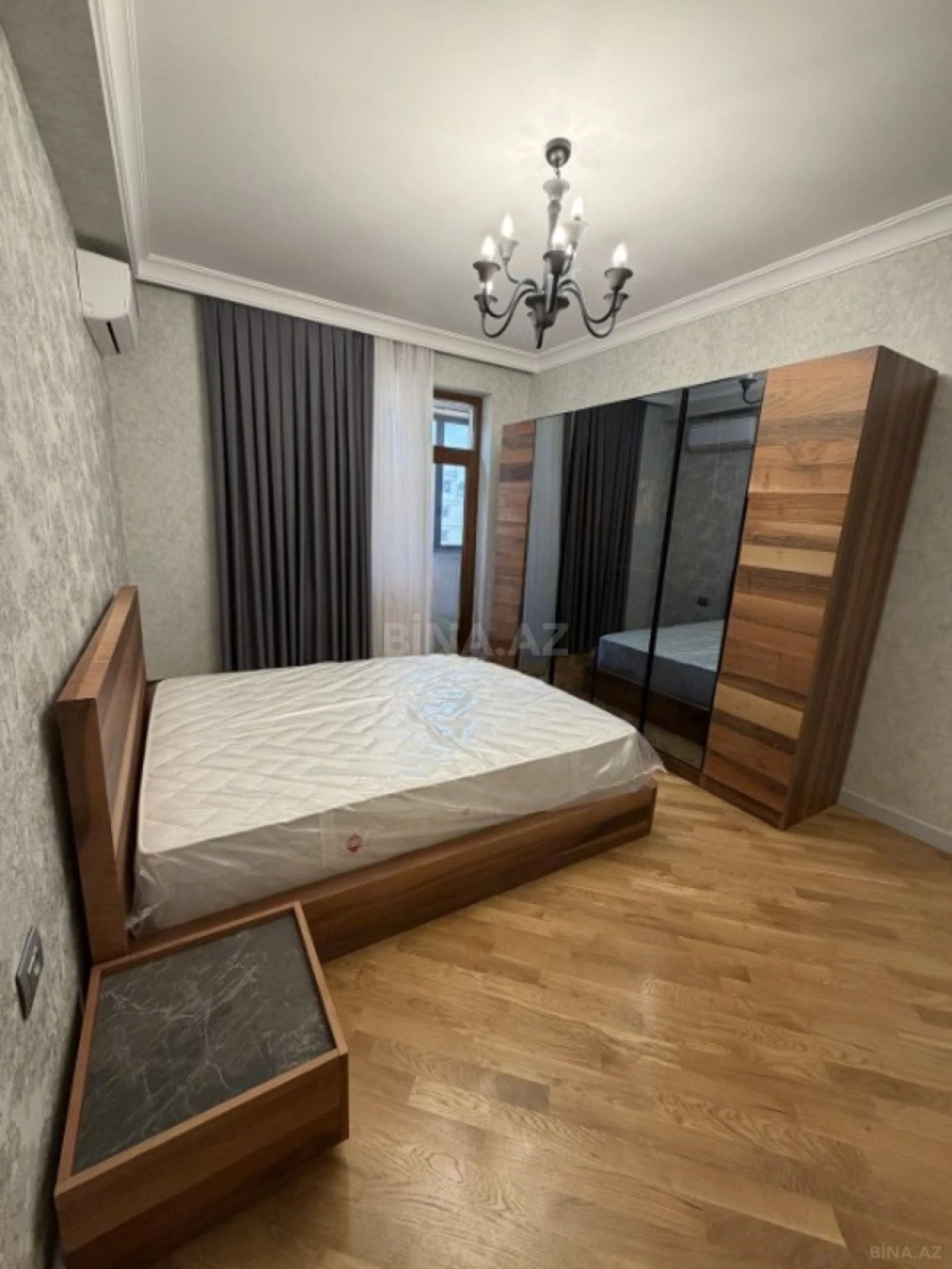 Satılır 3 otaqlı mənzil 105 m²