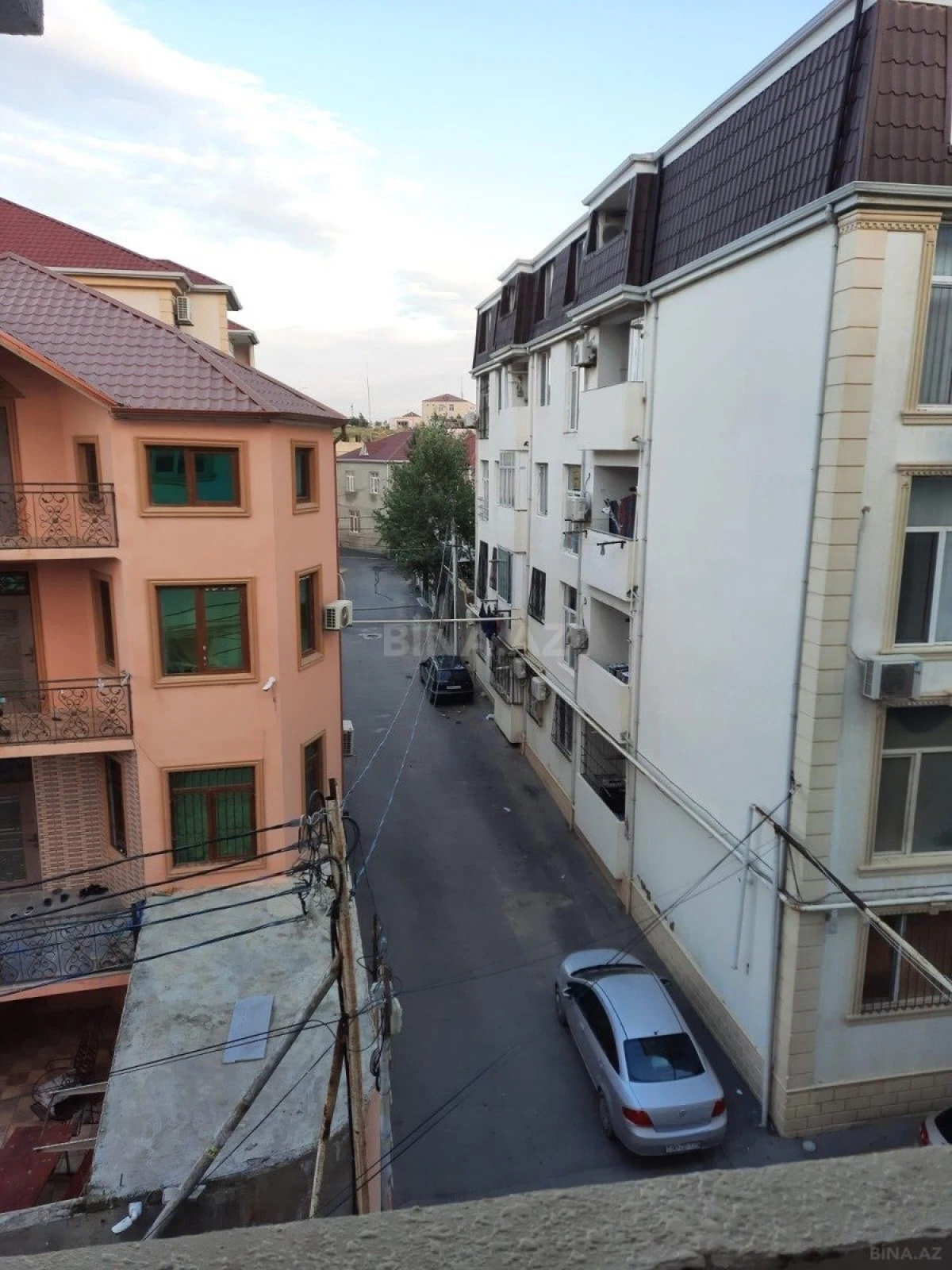 Satılır 3 otaqlı mənzil 107 m²