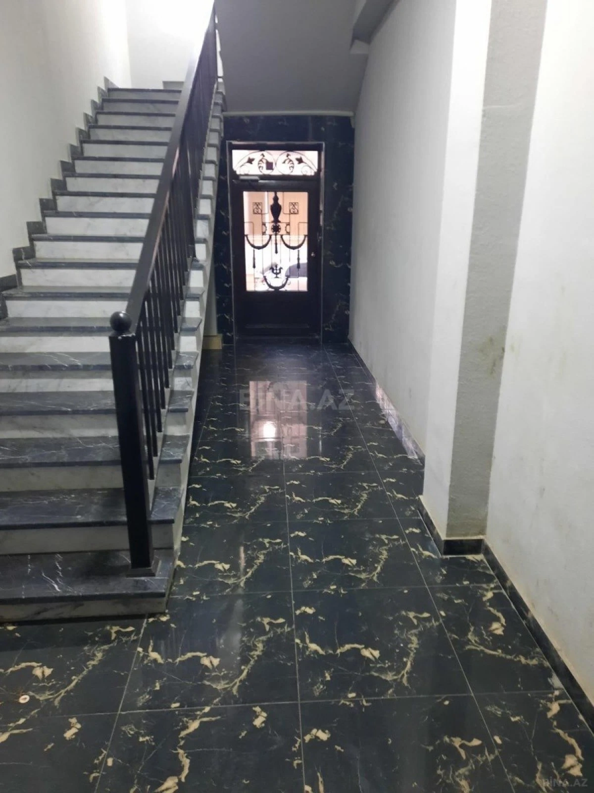 Satılır 3 otaqlı mənzil 107 m²