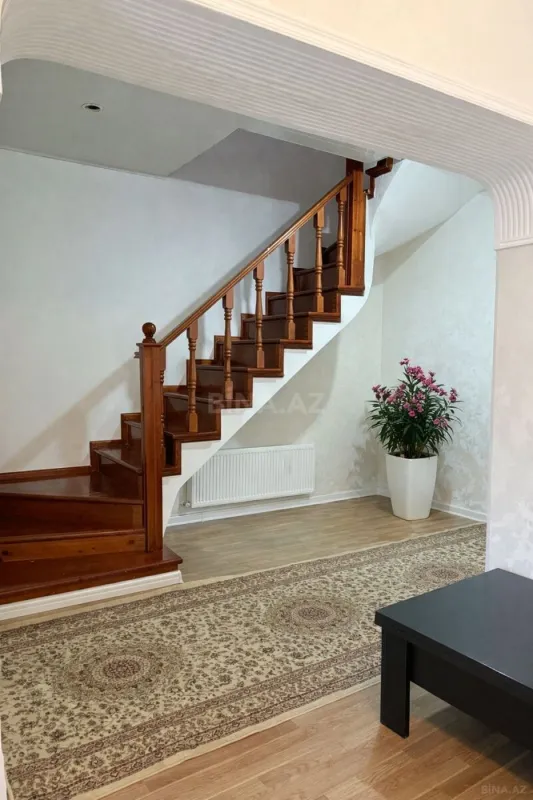 Satılır 5 otaqlı həyət evi 191 m²