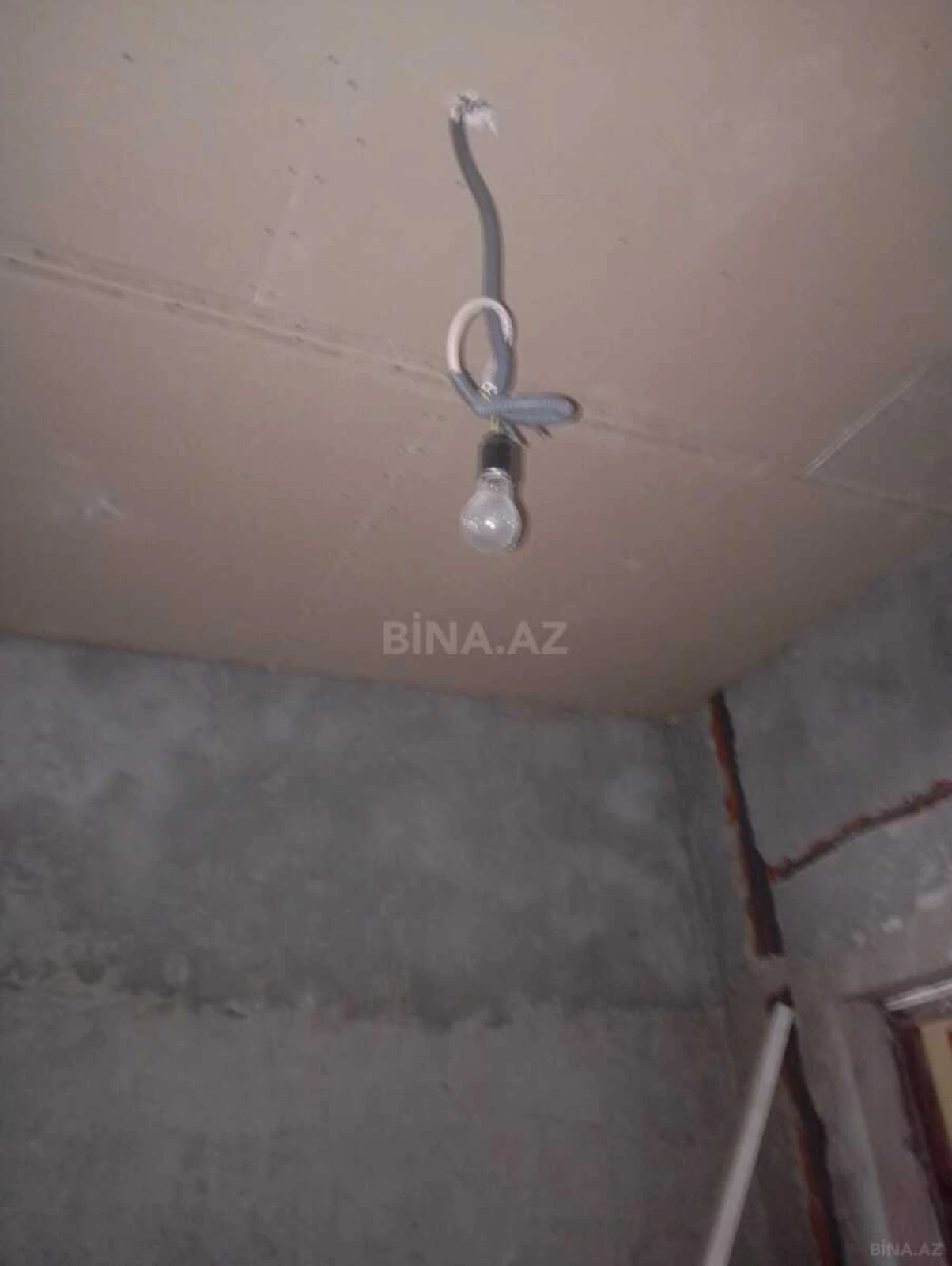 Satılır 3 otaqlı mənzil 105 m²