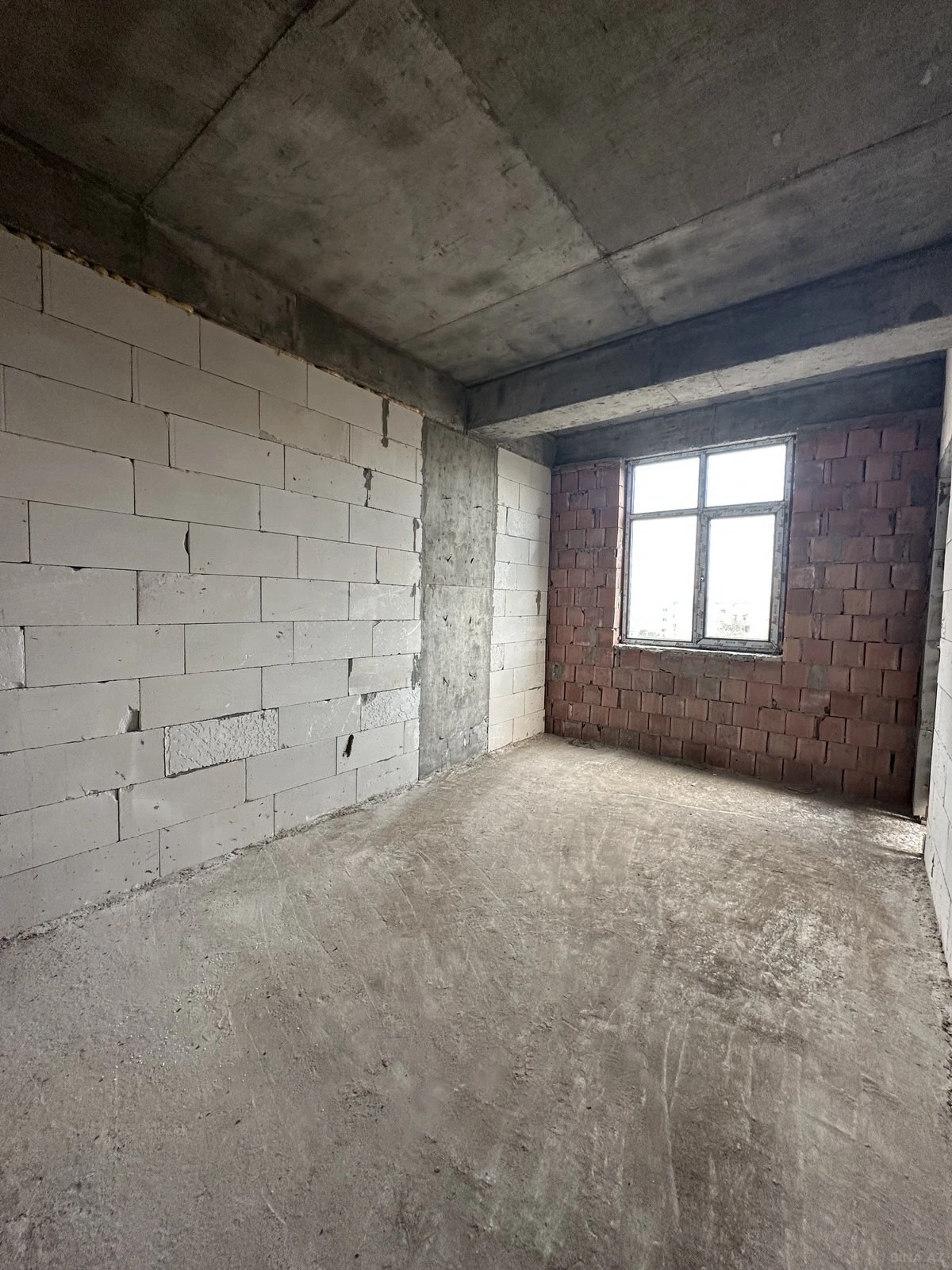 Satılır 2 otaqlı mənzil 76.5 m²