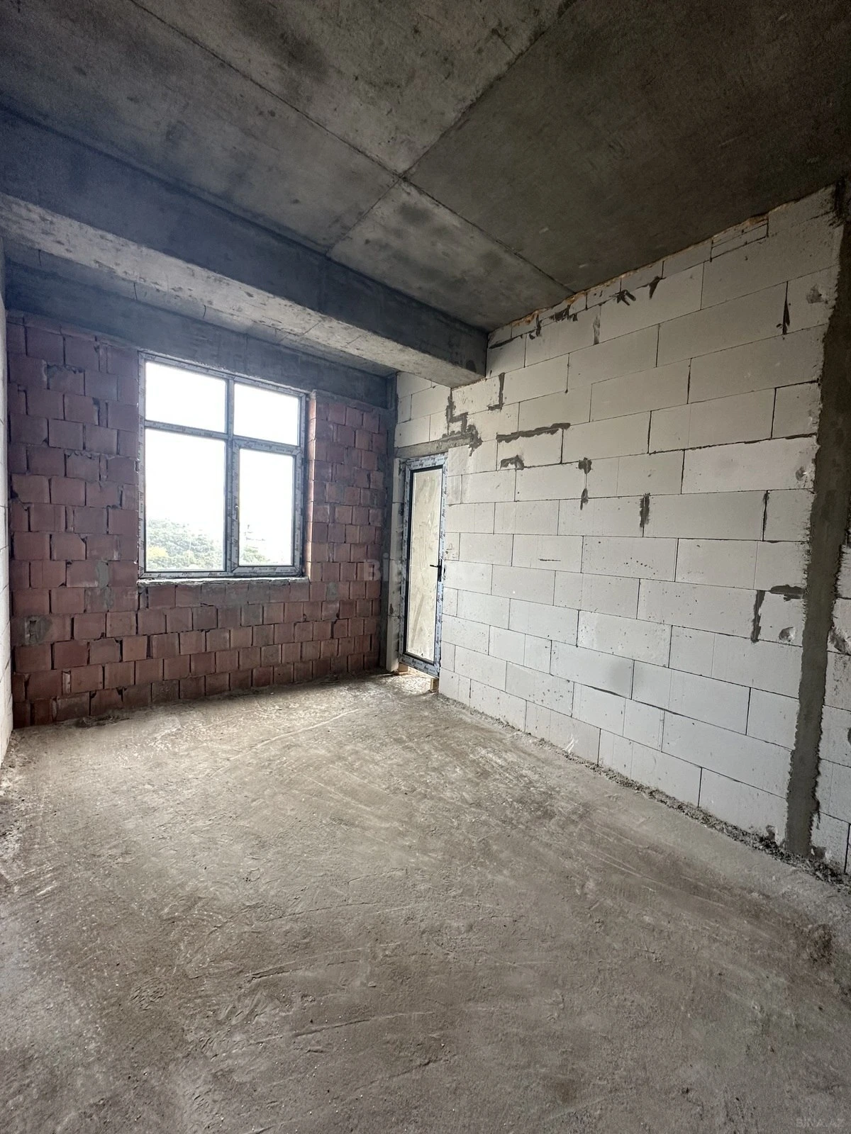 Satılır 2 otaqlı mənzil 76.5 m²