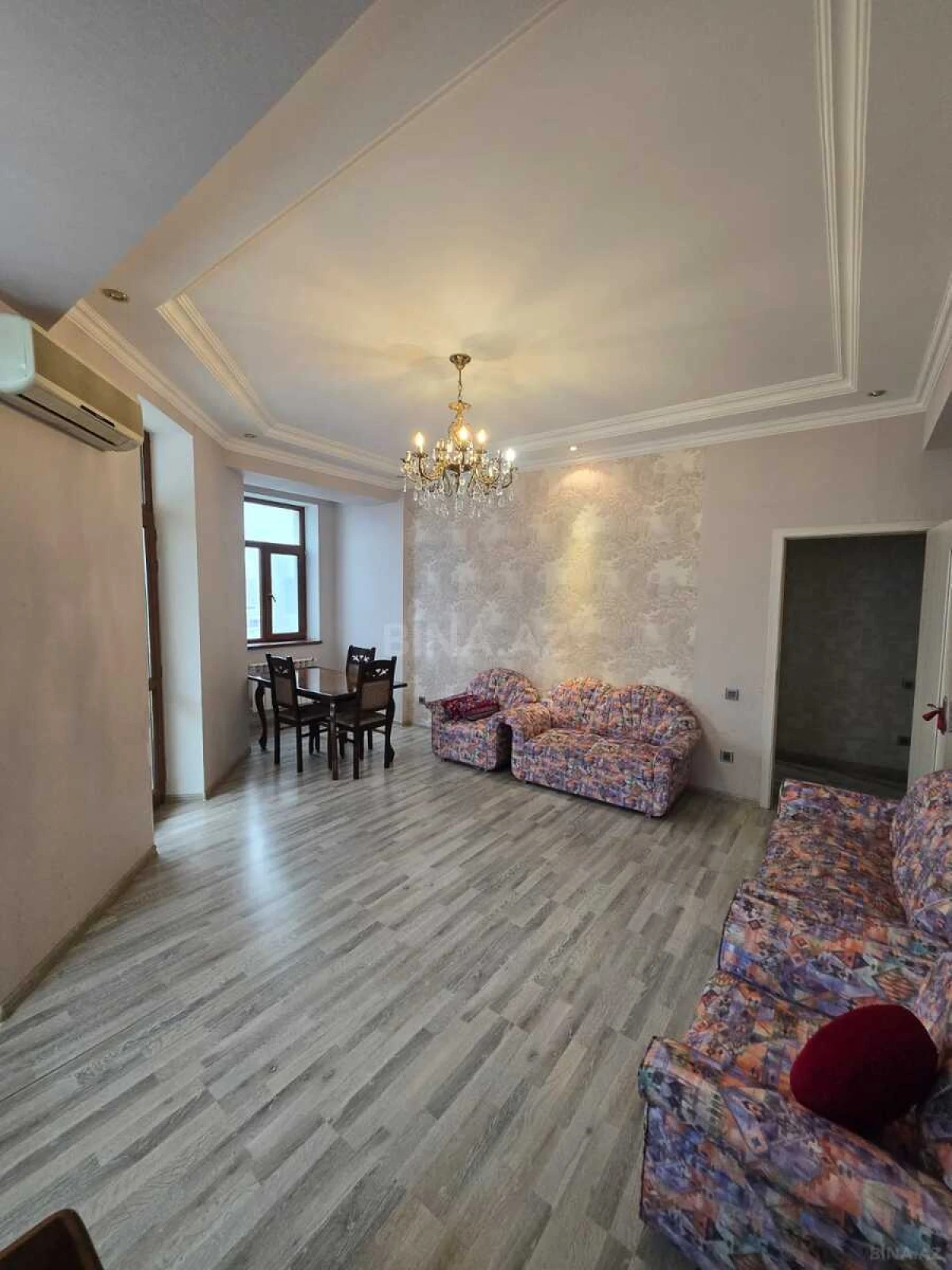 Kirayə verilir 2 otaqlı mənzil 73 m²