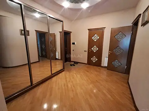 Kirayə verilir 3 otaqlı mənzil 130 m²