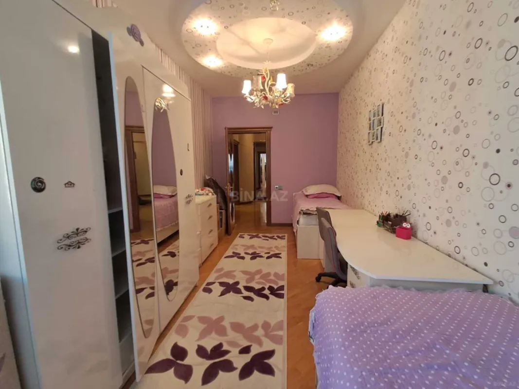 Kirayə verilir 3 otaqlı mənzil 130 m²