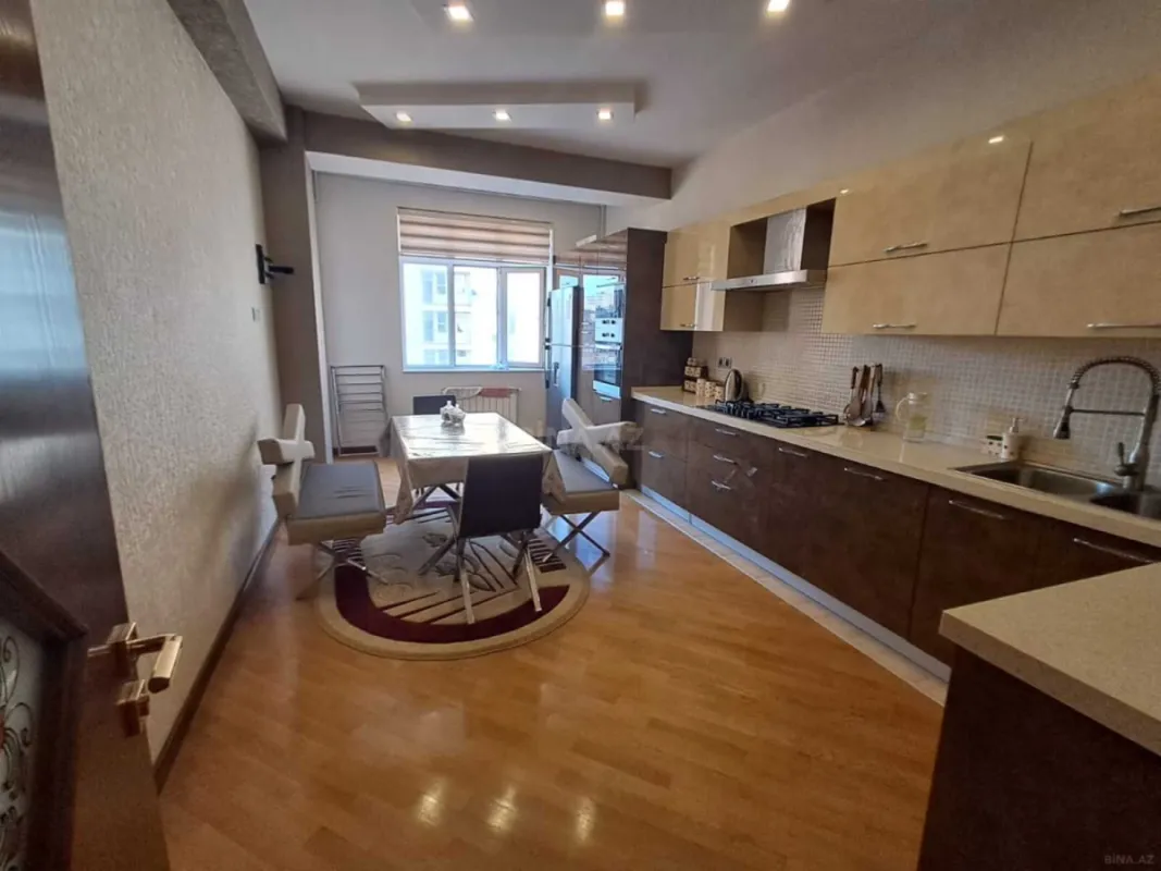 Kirayə verilir 3 otaqlı mənzil 130 m²