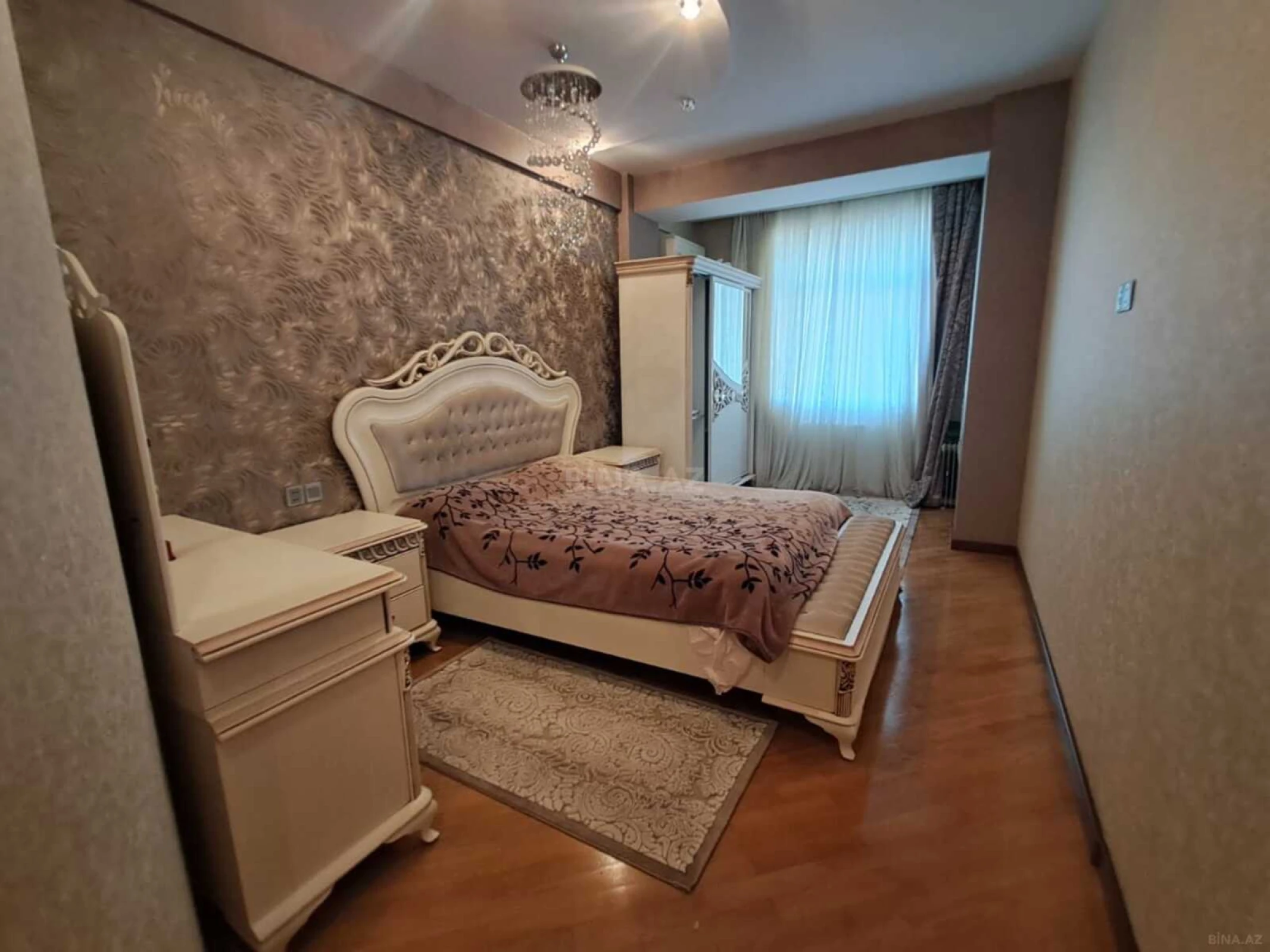 Kirayə verilir 3 otaqlı mənzil 130 m²