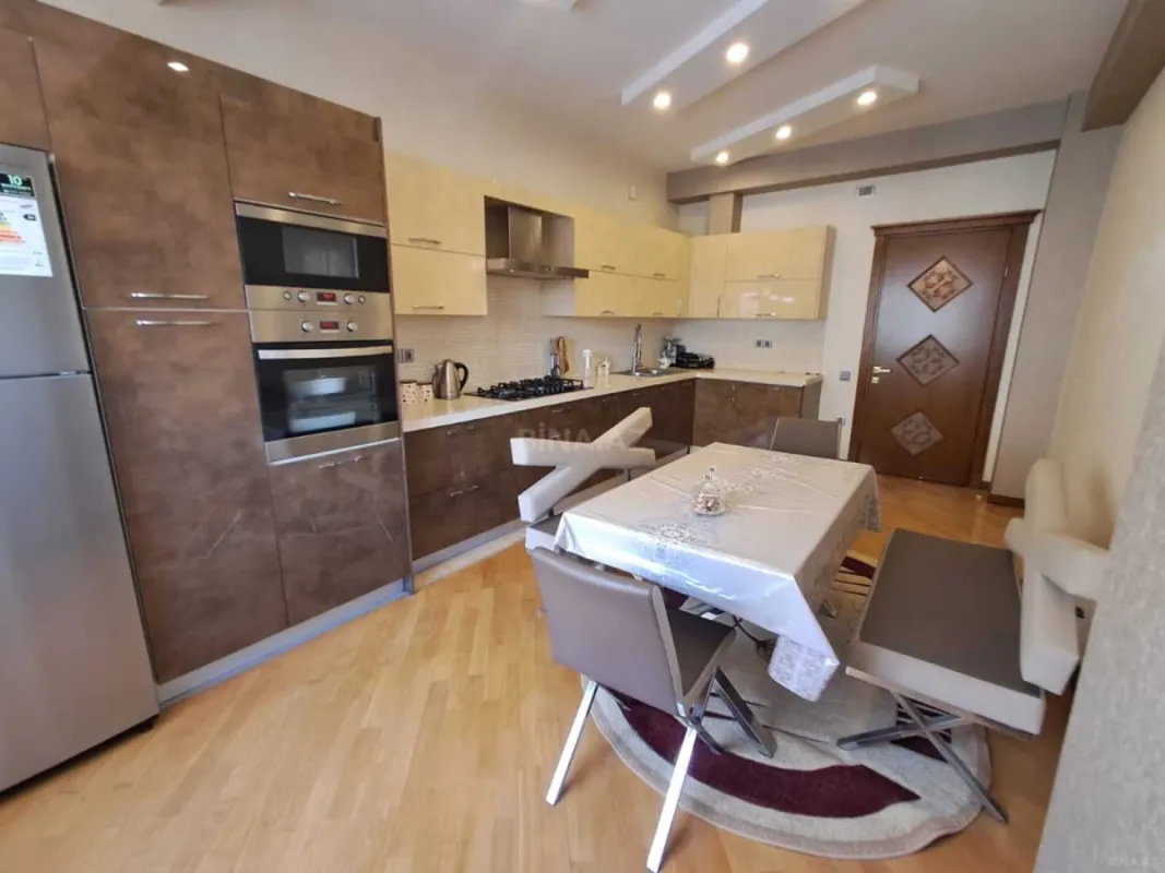 Kirayə verilir 3 otaqlı mənzil 130 m²