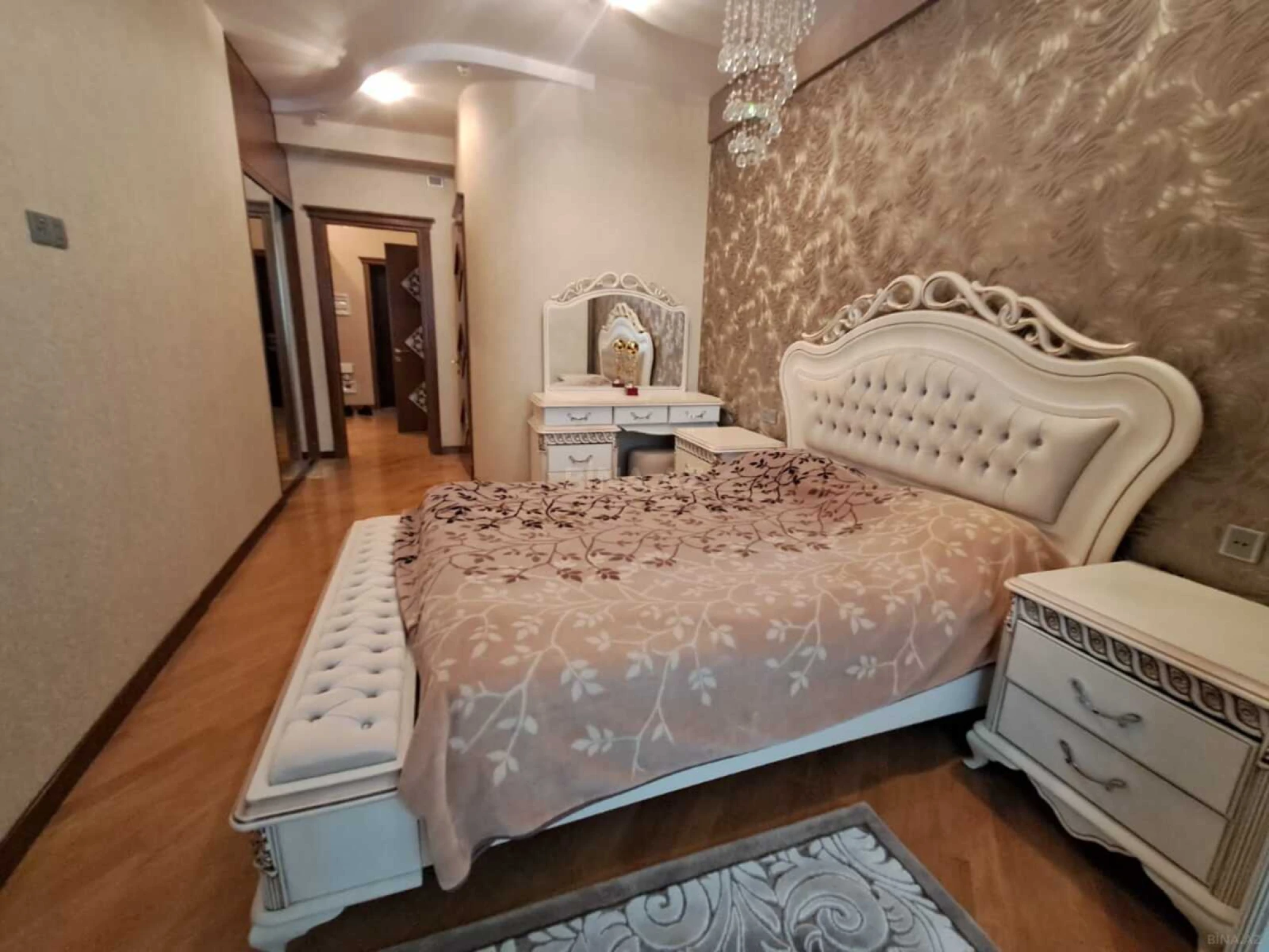 Kirayə verilir 3 otaqlı mənzil 130 m²