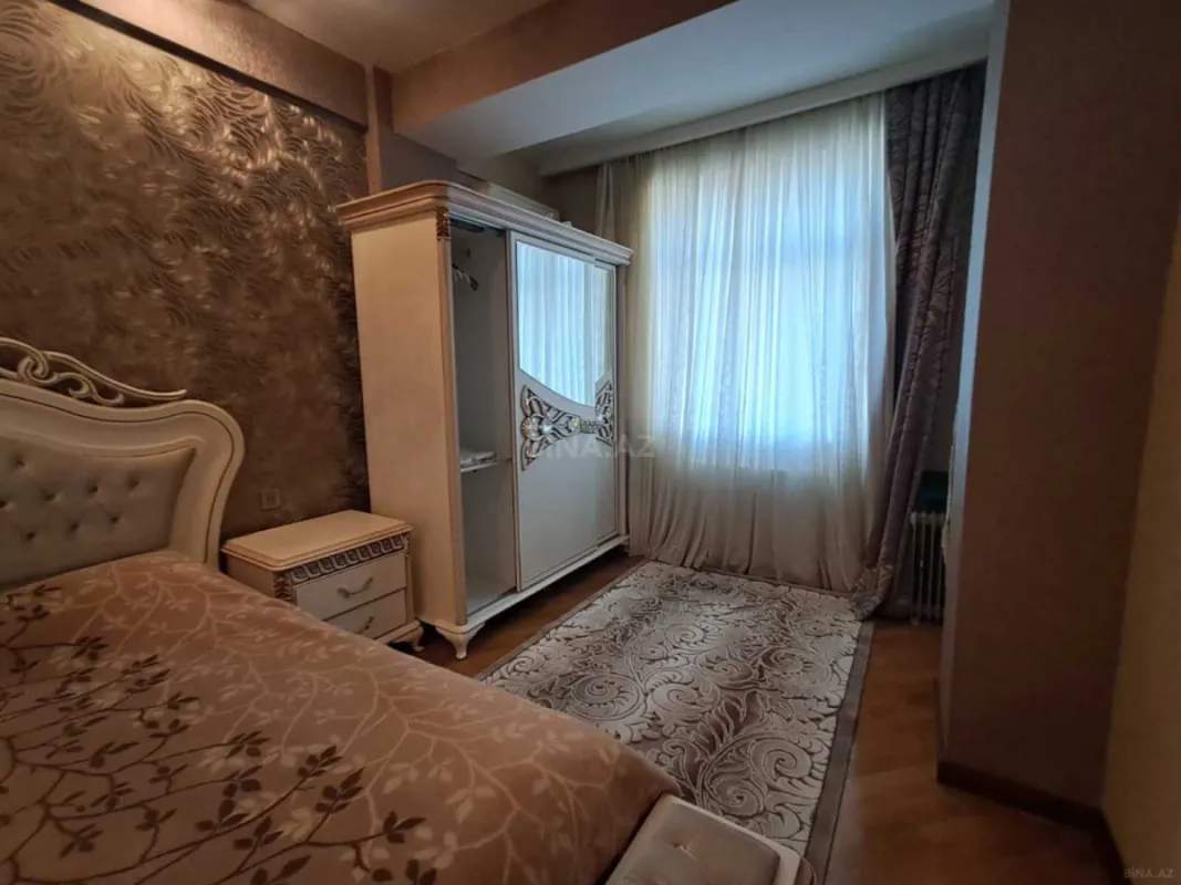 Kirayə verilir 3 otaqlı mənzil 130 m²