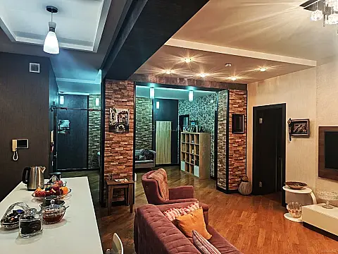 Satılır 3 otaqlı mənzil 145 m² — Bakı, İnşaatçılar 3 otaq 145.00 m²