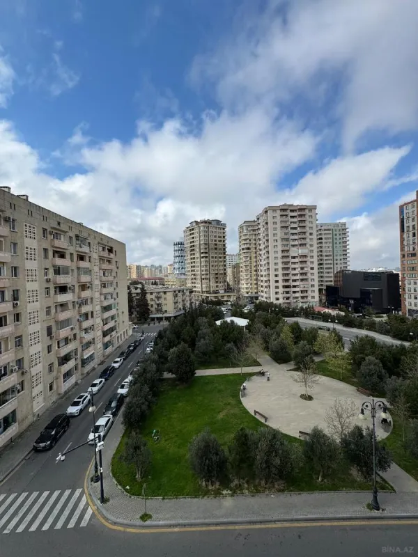 Satılır 3 otaqlı mənzil 160 m²