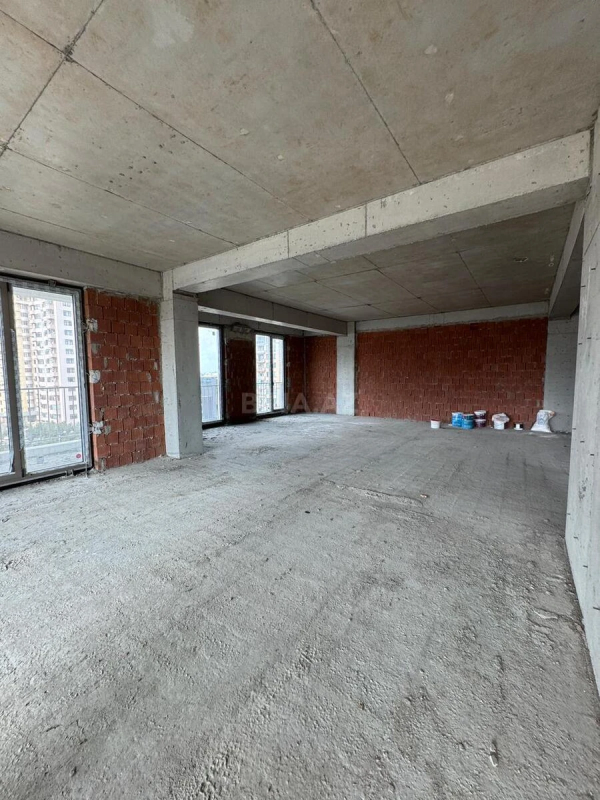 Satılır 3 otaqlı mənzil 160 m²