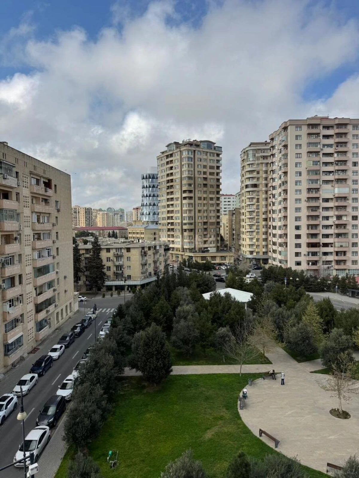 Satılır 3 otaqlı mənzil 160 m²