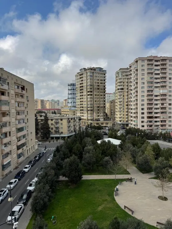 Satılır 3 otaqlı mənzil 160 m²