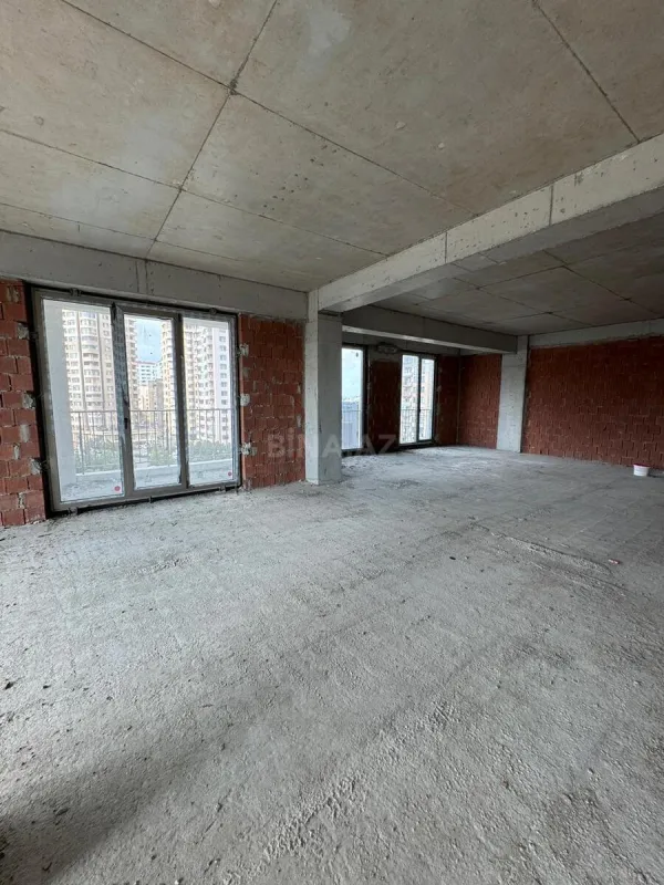 Satılır 3 otaqlı mənzil 160 m²