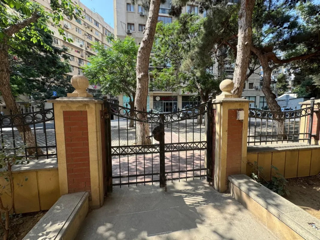 Kirayə verilir 6 otaqlı ofis 320 m²