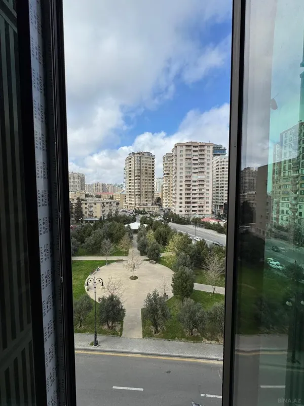 Satılır 10 otaqlı mənzil 470 m²