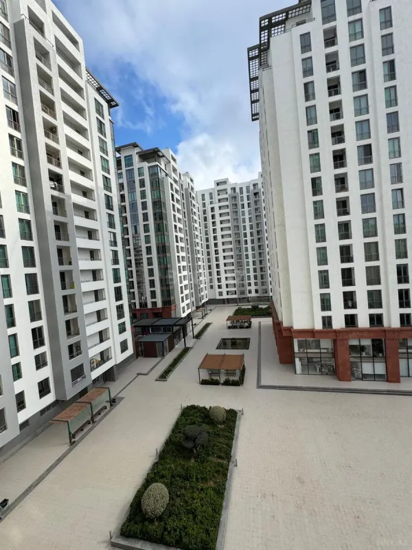 Satılır 10 otaqlı mənzil 470 m²