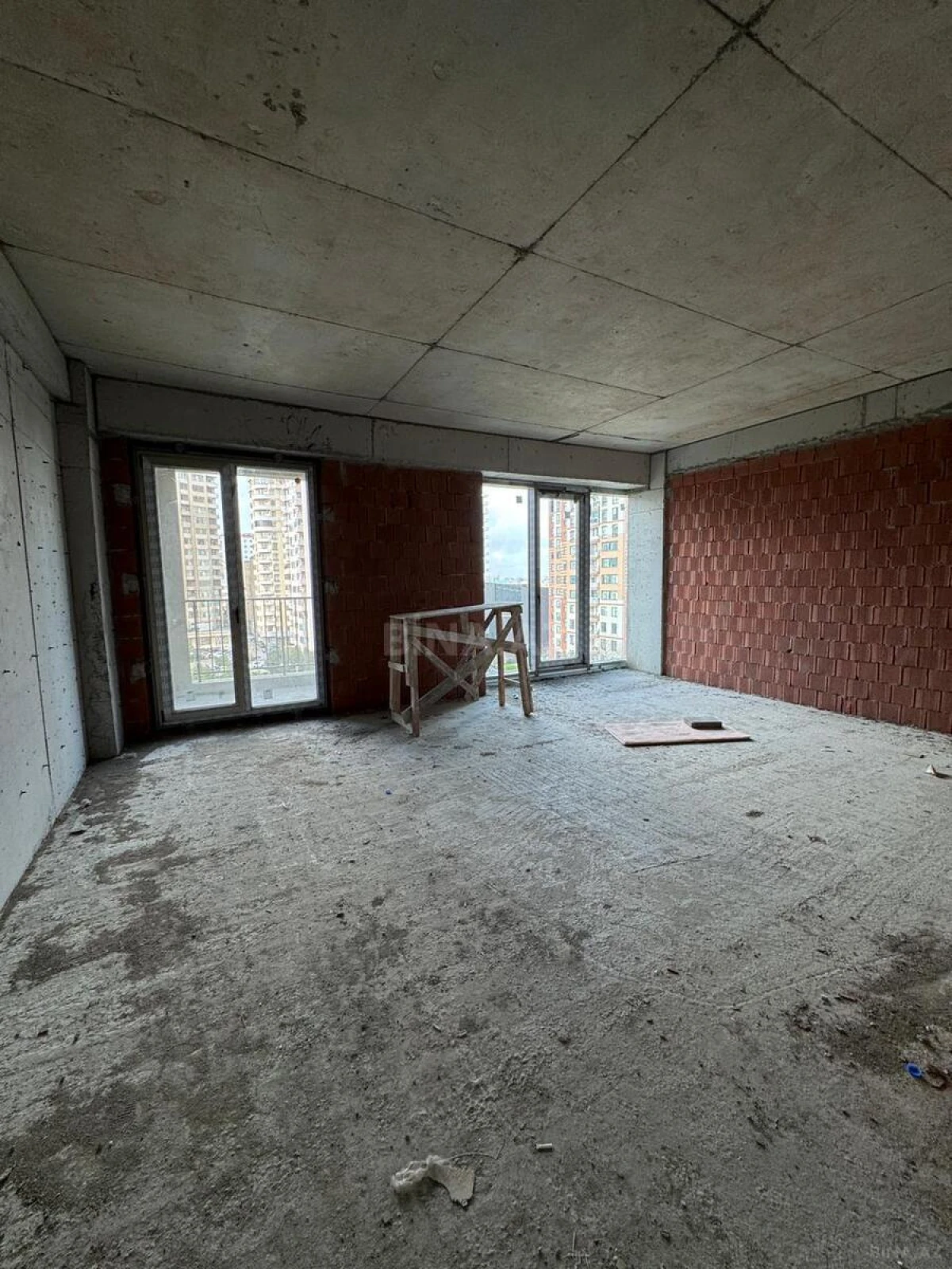 Satılır 10 otaqlı mənzil 470 m²