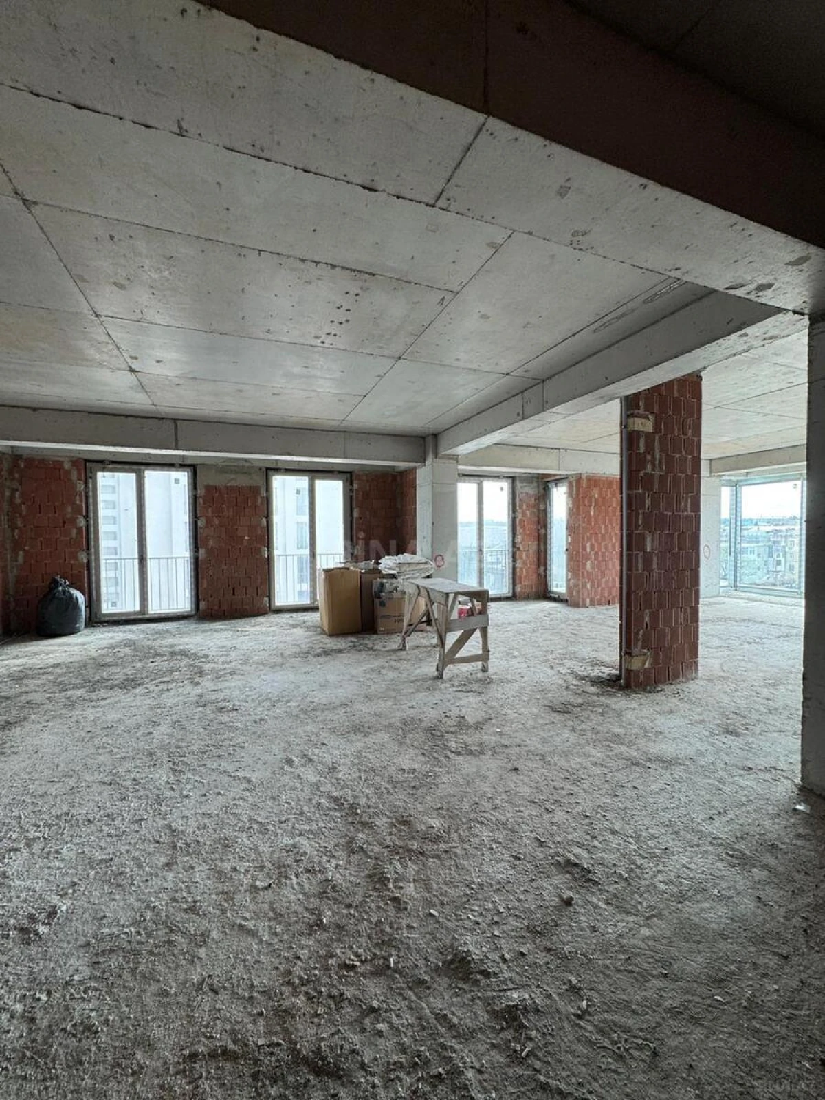 Satılır 10 otaqlı mənzil 470 m²