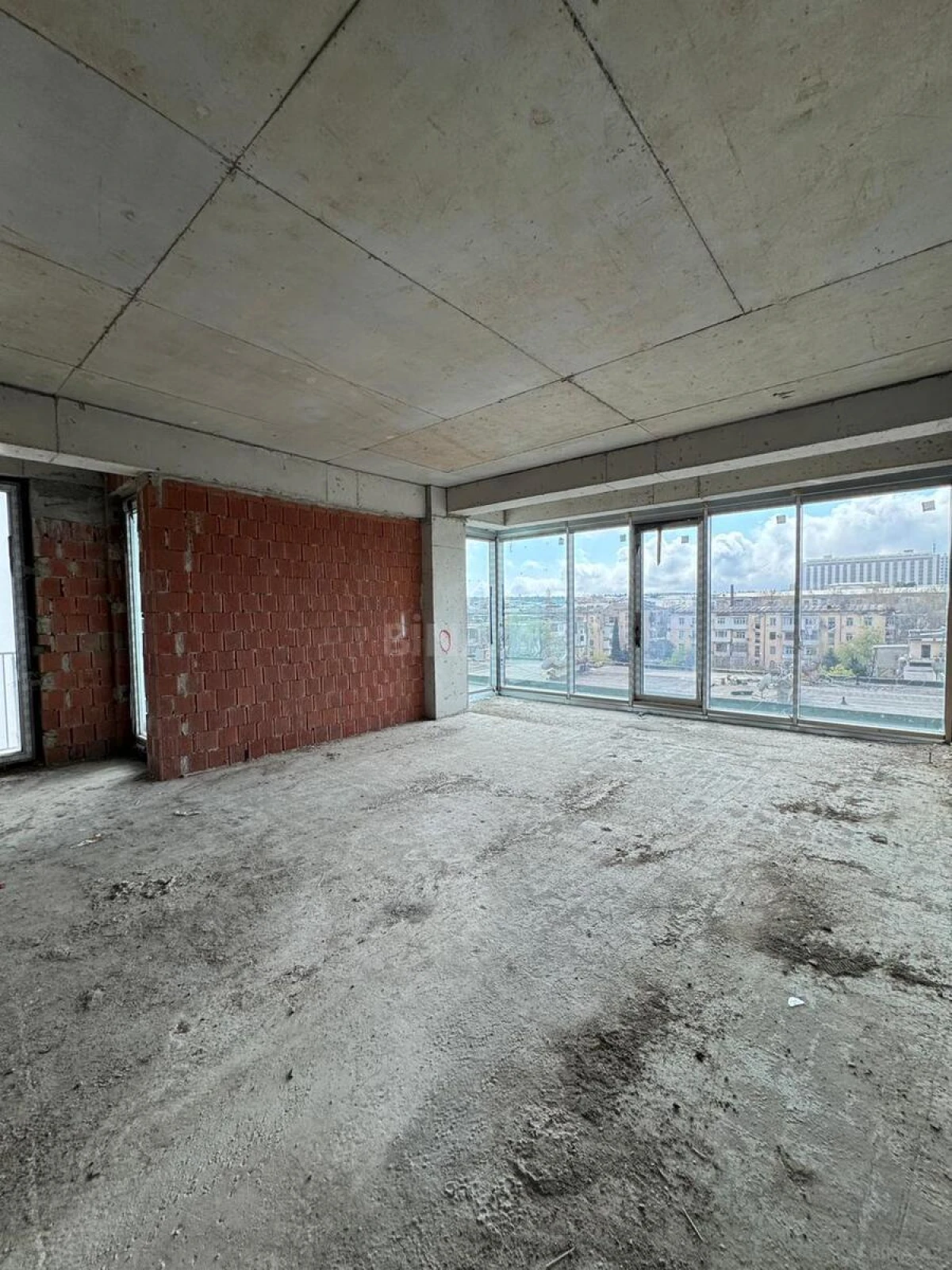 Satılır 10 otaqlı mənzil 470 m²