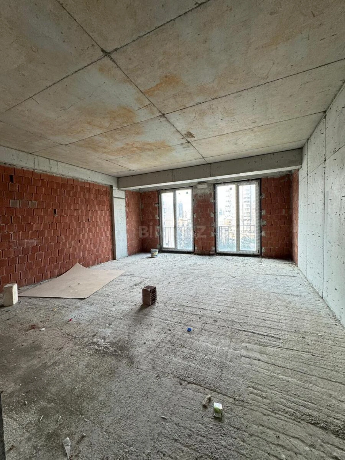 Satılır 10 otaqlı mənzil 470 m²