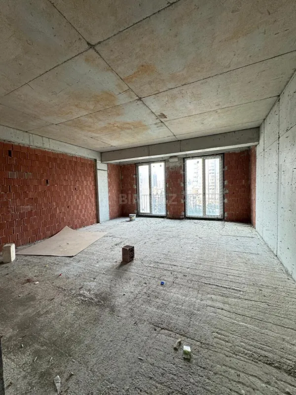 Satılır 10 otaqlı mənzil 470 m²