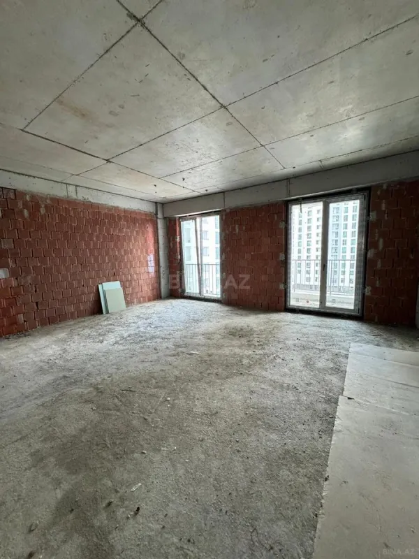 Satılır 10 otaqlı mənzil 470 m²