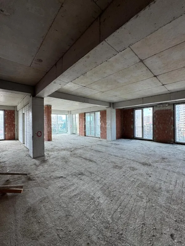 Satılır 10 otaqlı mənzil 470 m²