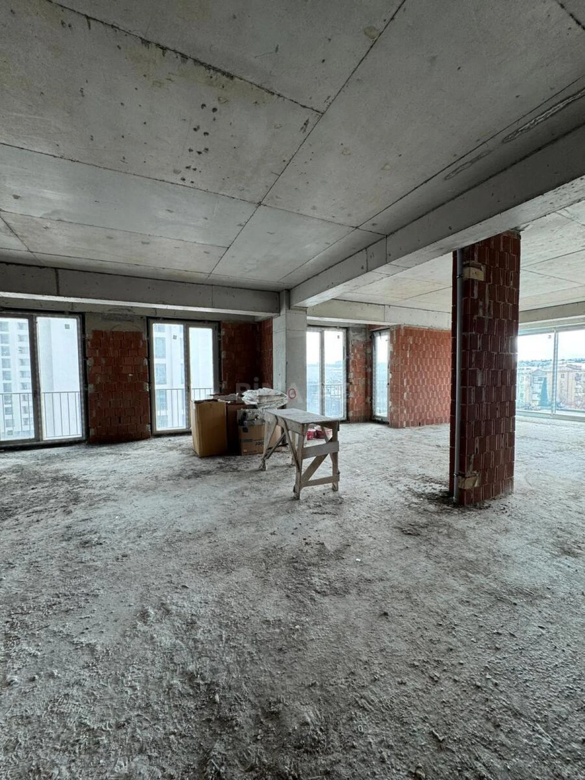 Satılır 10 otaqlı mənzil 470 m²