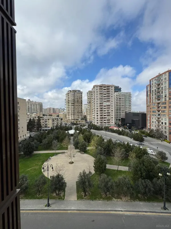 Satılır 10 otaqlı mənzil 470 m²